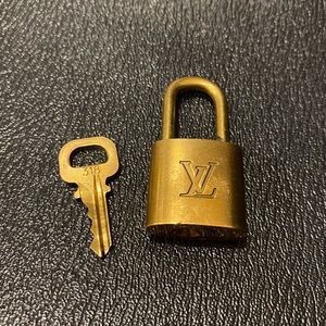 Louis Vuitton padlock with 1 key